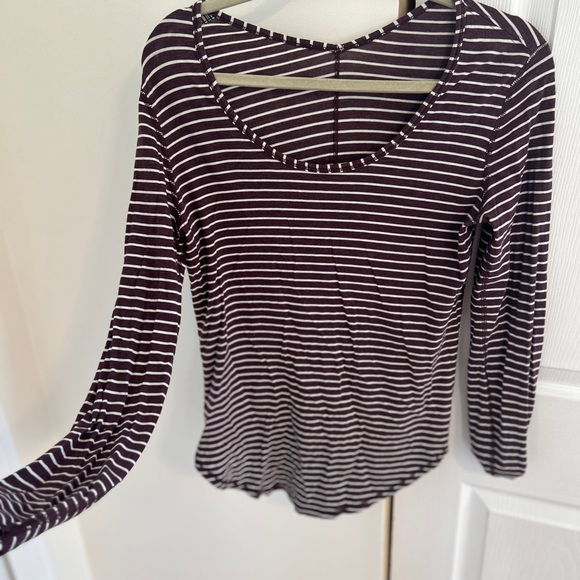 Lululemon athletica 5 year yogini long sleeve - Picture 3 of 3